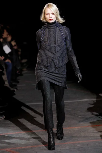 Look 15